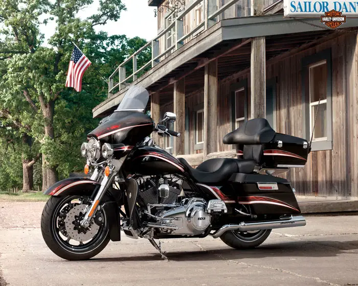 2013 Harley-Davidson FLHTCU Ultra Classic Electra Glide 