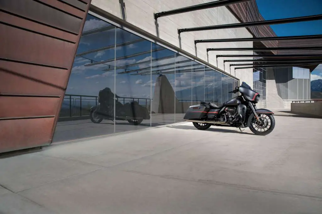 2018 Harley-Davidson CVO Street Glide