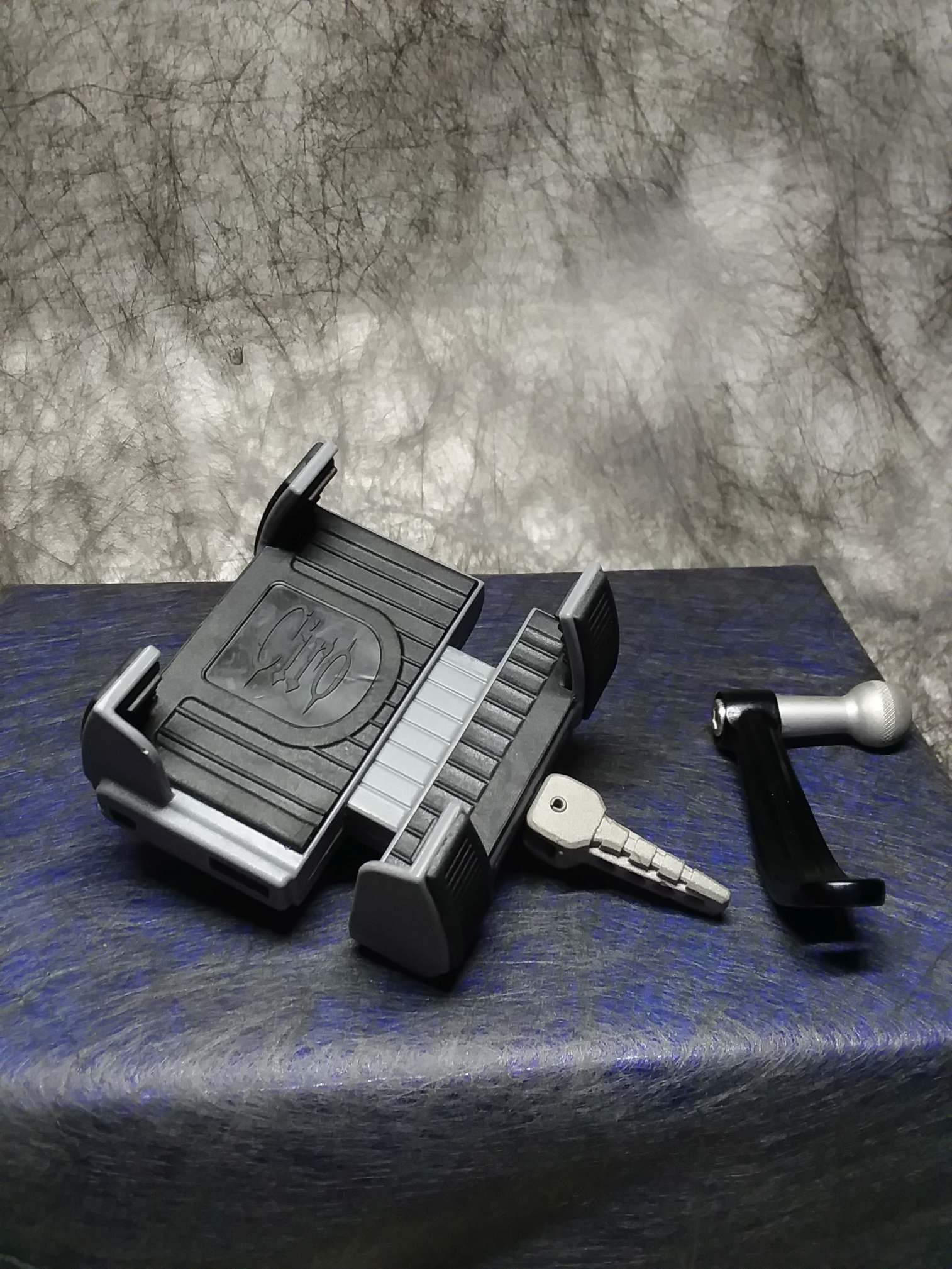 Pictured is a close-up of the Ciro 3D Premium Smartphone Holder.