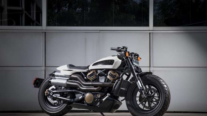 2021-Harley-Davidson-Custom001