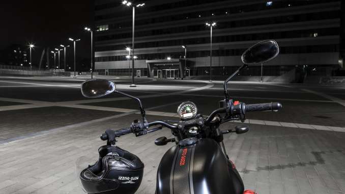 2019 Moto Guzzi V7 III Carbon Dark