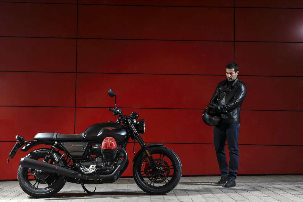 2019 Moto Guzzi V7 III Carbon Dark