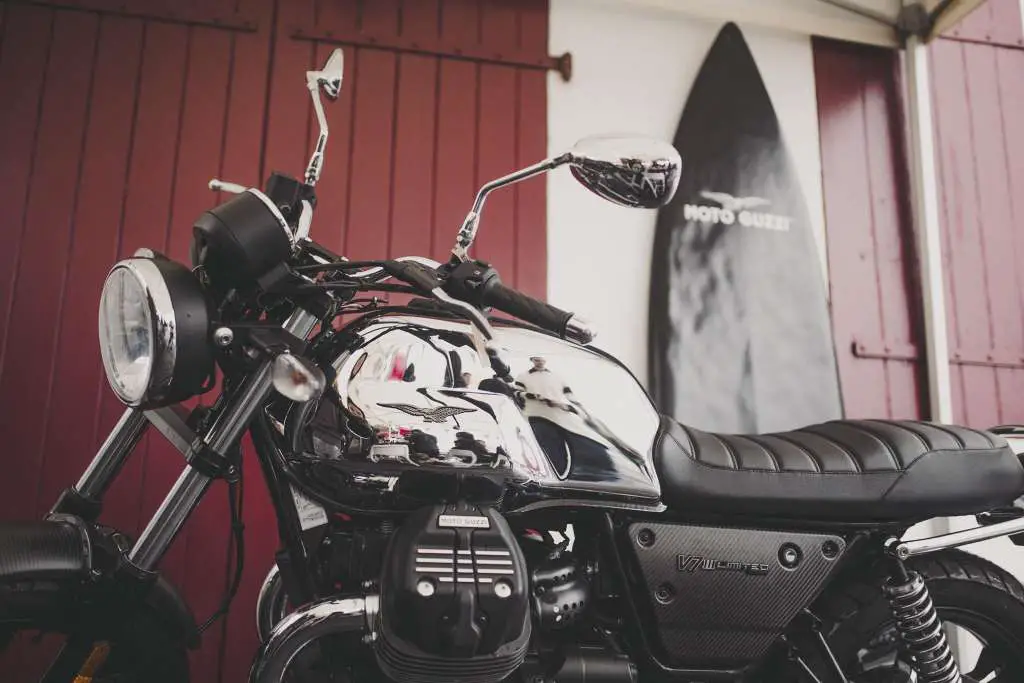 2019 Moto Guzzi V7 III Carbon Shine