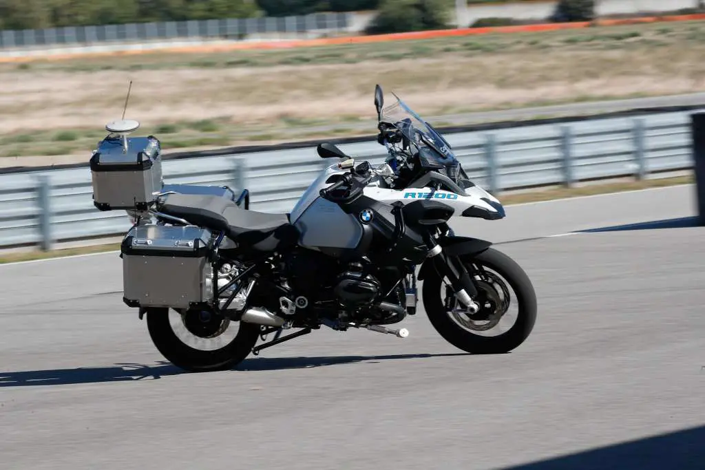 Jaw Dropping Autonomous Driving BMW R1200GS