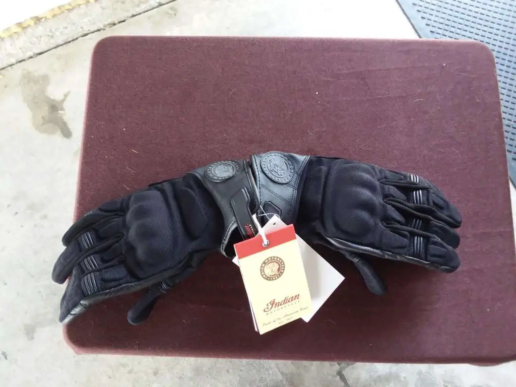 Indian Passage textile gloves with reinforced knuckles