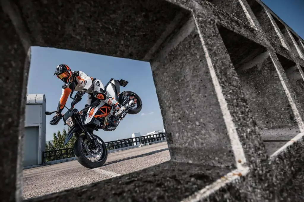 2019 KTM 690 SMC R