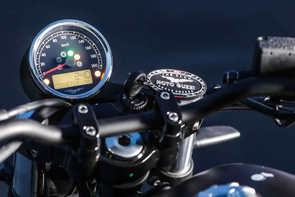 2020-Moto-Guzzi-V7-III-Stone-Night-Pack