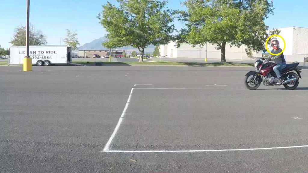 Rider approaching a U-turn with head turned sharply into the turn