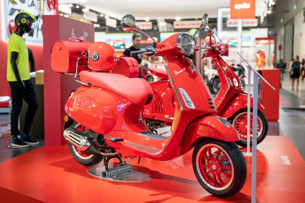 2020 Vespa Primavera 125 RED