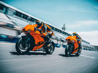 2022 KTM RC8C