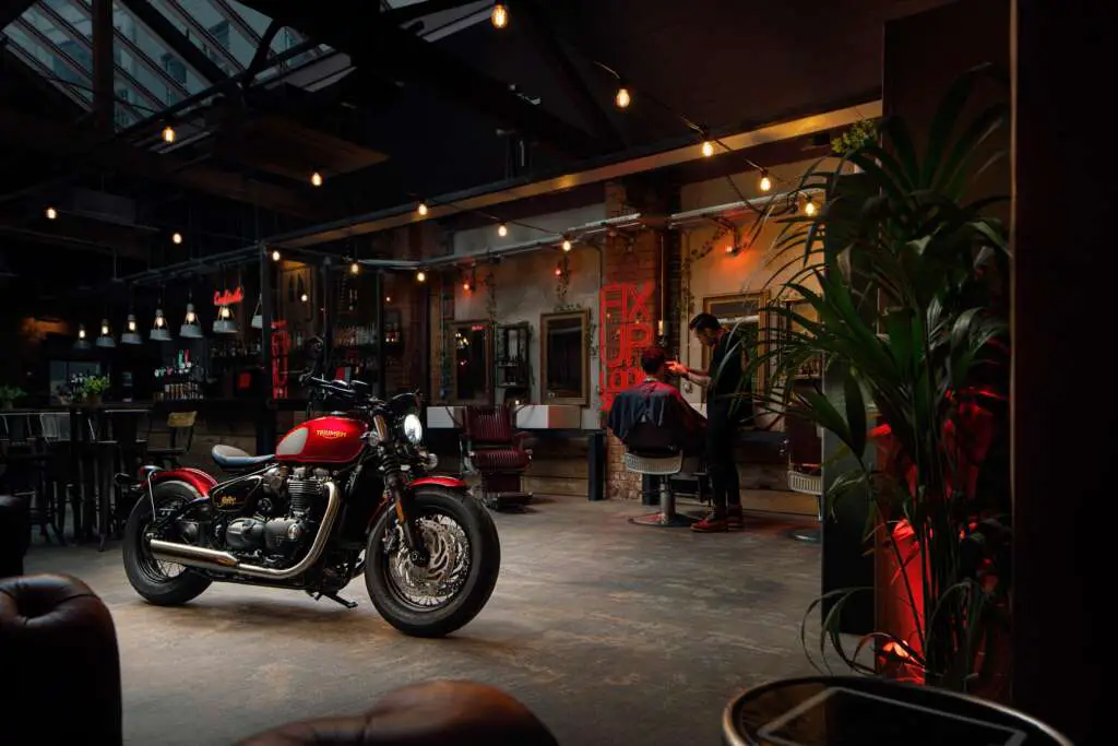 2022 Triumph Bonneville Bobber Gold Line