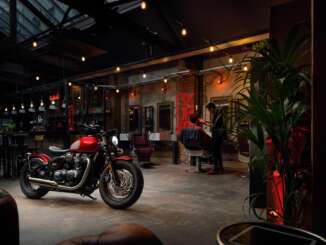 2022 Triumph Bonneville Bobber Gold Line