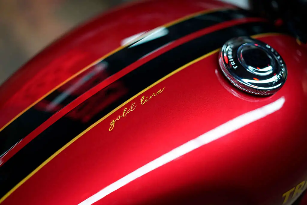 2022 Triumph Bonneville Bobber Gold Line