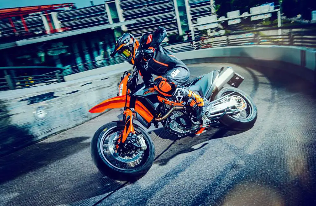 2022 KTM 690 SMC R