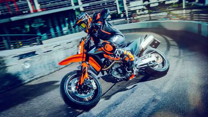 2022 KTM 690 SMC R