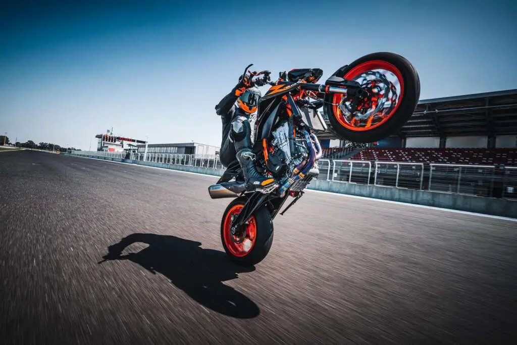 2022 KTM 890 Duke R