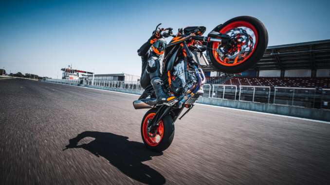 2022 KTM 890 Duke R