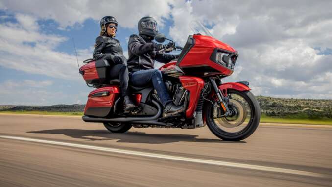 2022 Indian Pursuit Dark Horse Premium