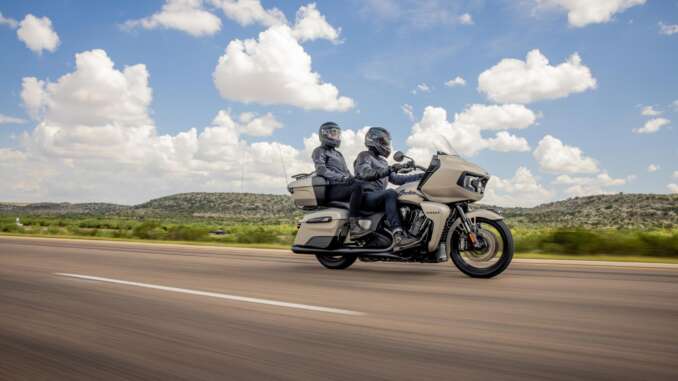 2022 Indian Pursuit Dark Horse