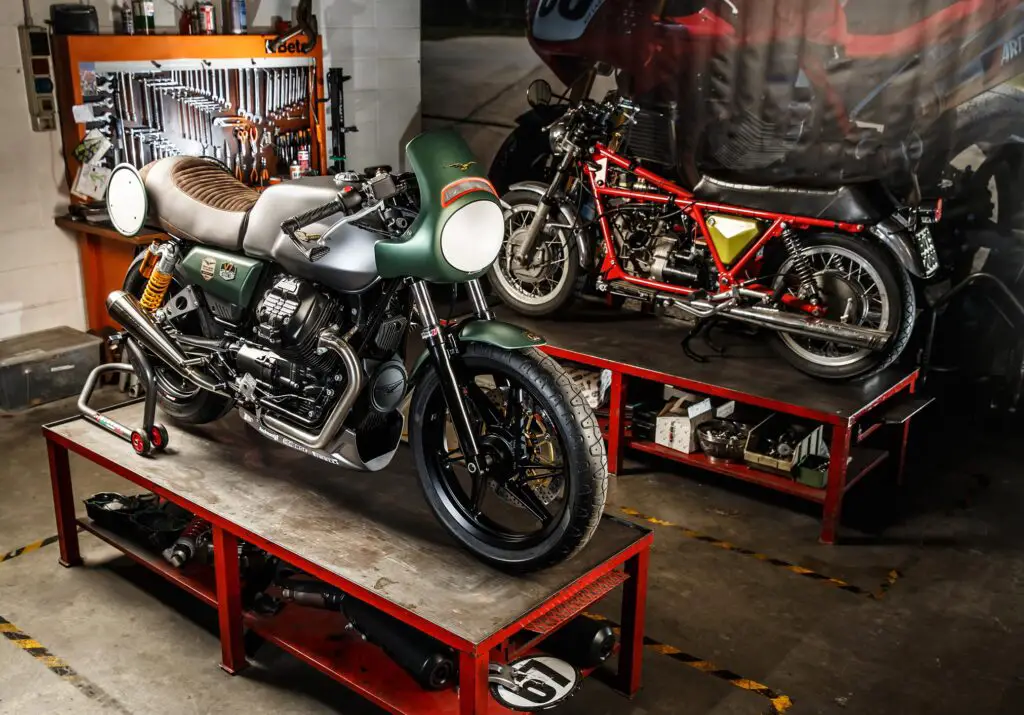 2022 Moto Guzzi V7 850 Fast Endurance Trophy