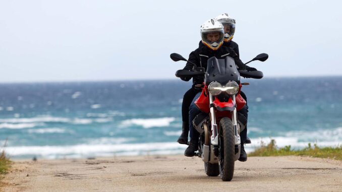 2022 Moto Guzzi V85 TT Adventure