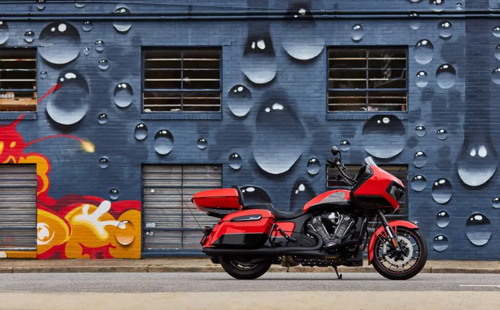 2023 Indian Challenger Dark Horse