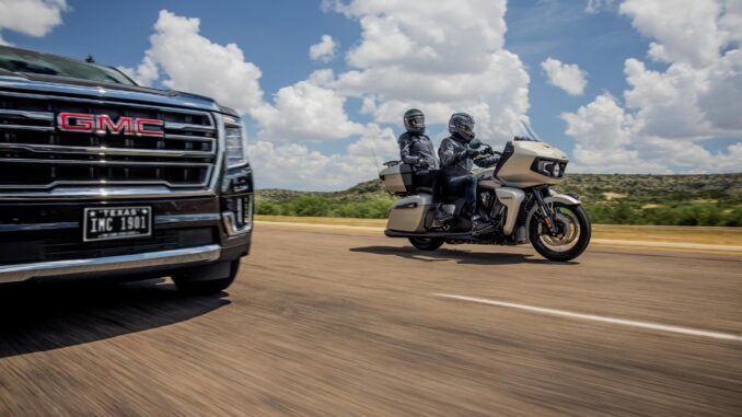 2023 Indian Pursuit Dark Horse