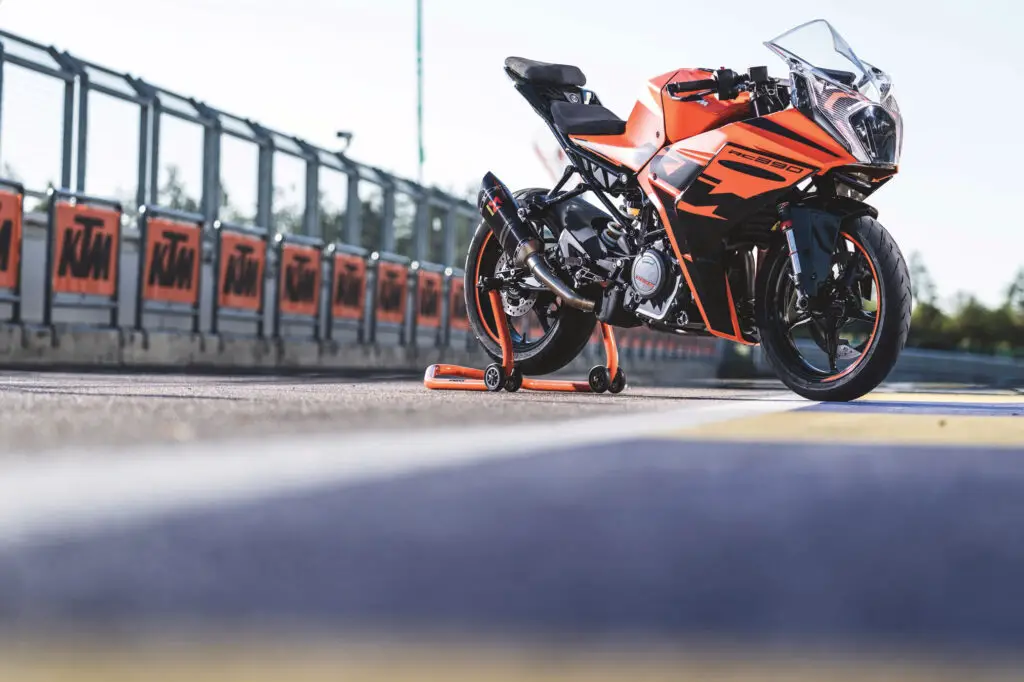 2023 KTM RC390