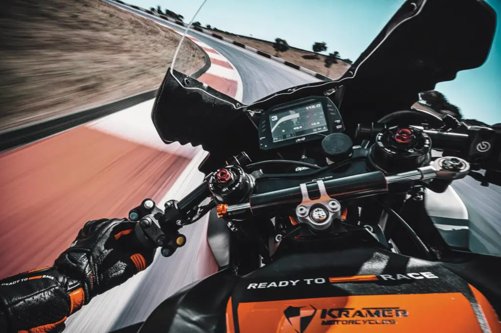 2023 KTM RC8C
