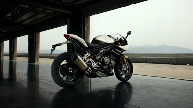 2023 Triumph Speed Triple 1200RR