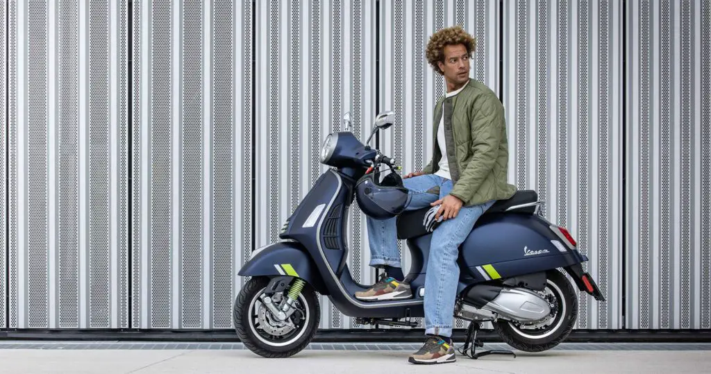 2023 Vespa GTS Super 300 Tech