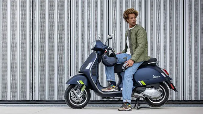2023 Vespa GTS Super 300 Tech