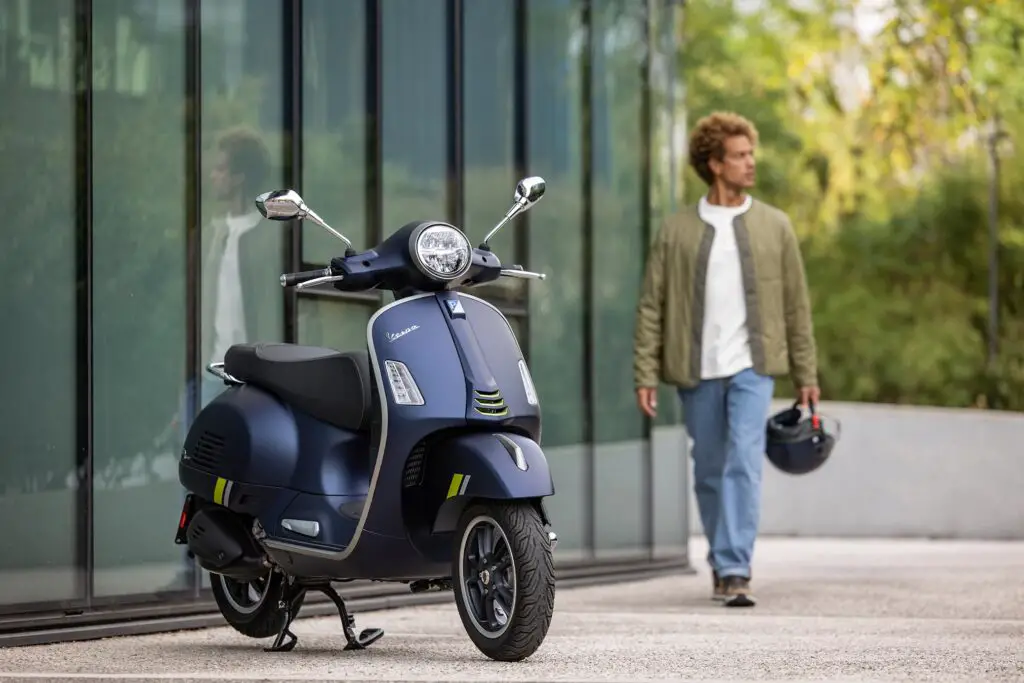 2023 Vespa GTS Super 300 Tech