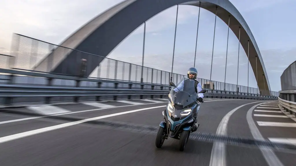2023 Piaggio MP3 530 Exclusive