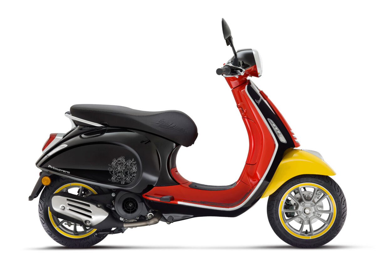 2024 Vespa Primavera Disney Mickey Mouse