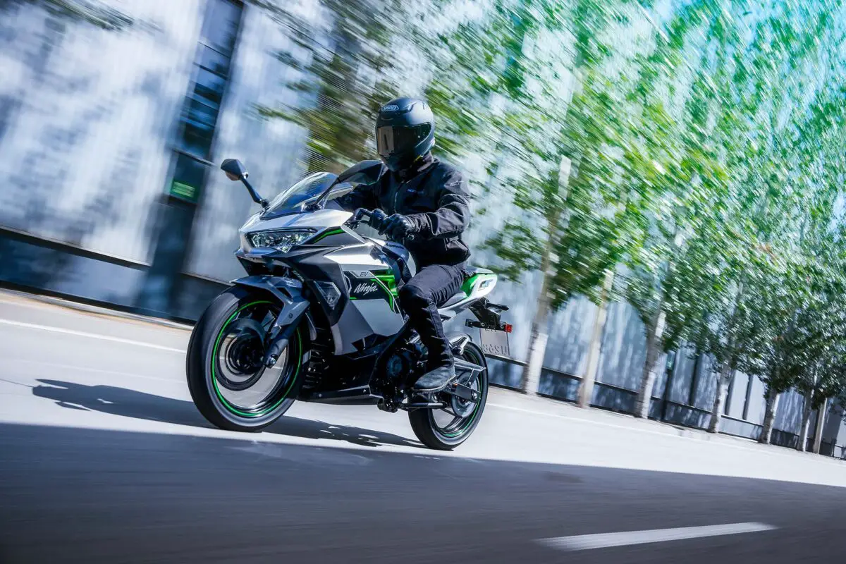 2024 Kawasaki Ninja e1