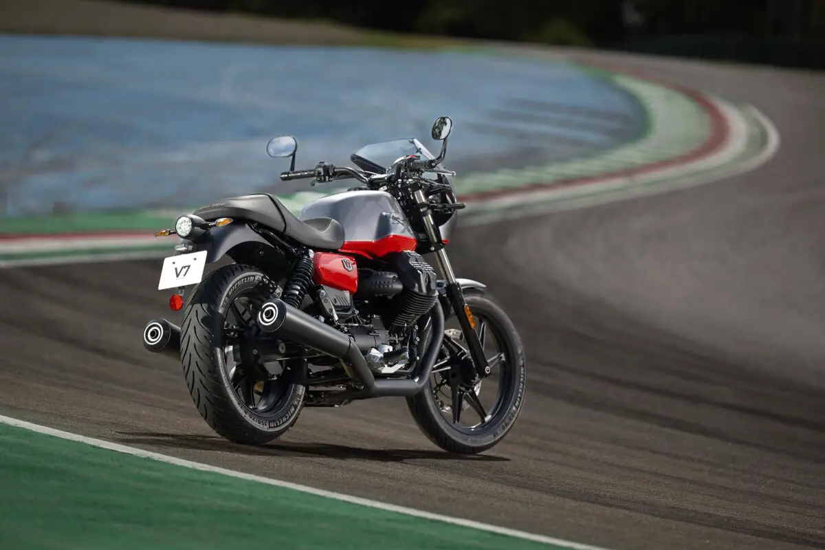 2024 Moto Guzzi V7 Stone Corsa