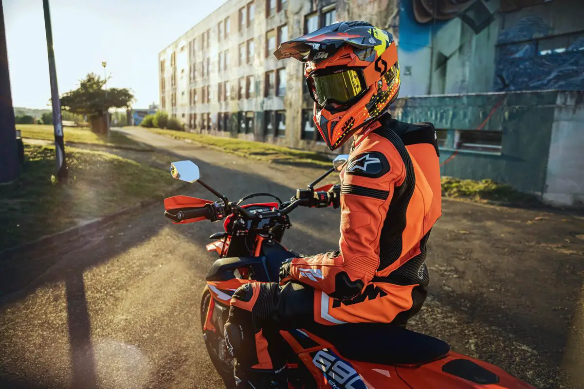 2024 KTM 690 SMC R