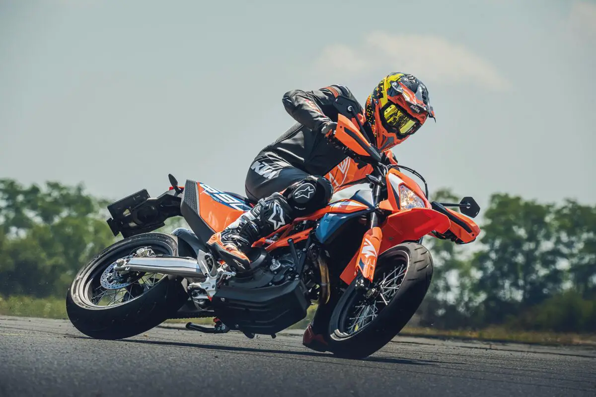 2024 KTM 690 SMC R