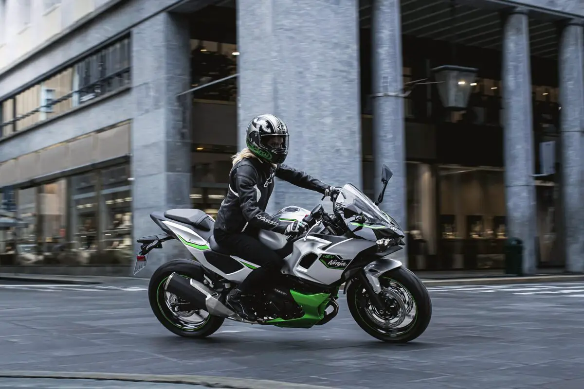 2024 Kawasaki Ninja 7 Hybrid