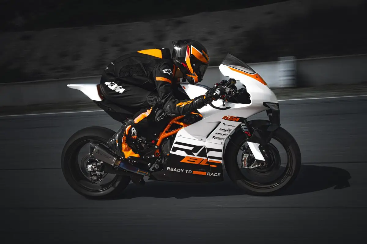 2024 KTM RC8C
