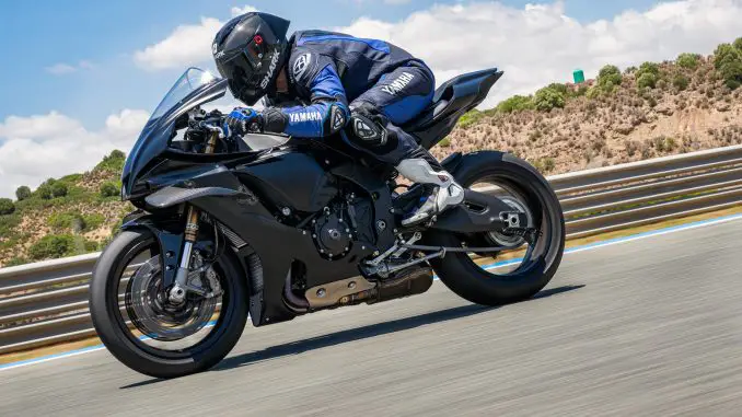 2025 Yamaha YZF-R1 Race