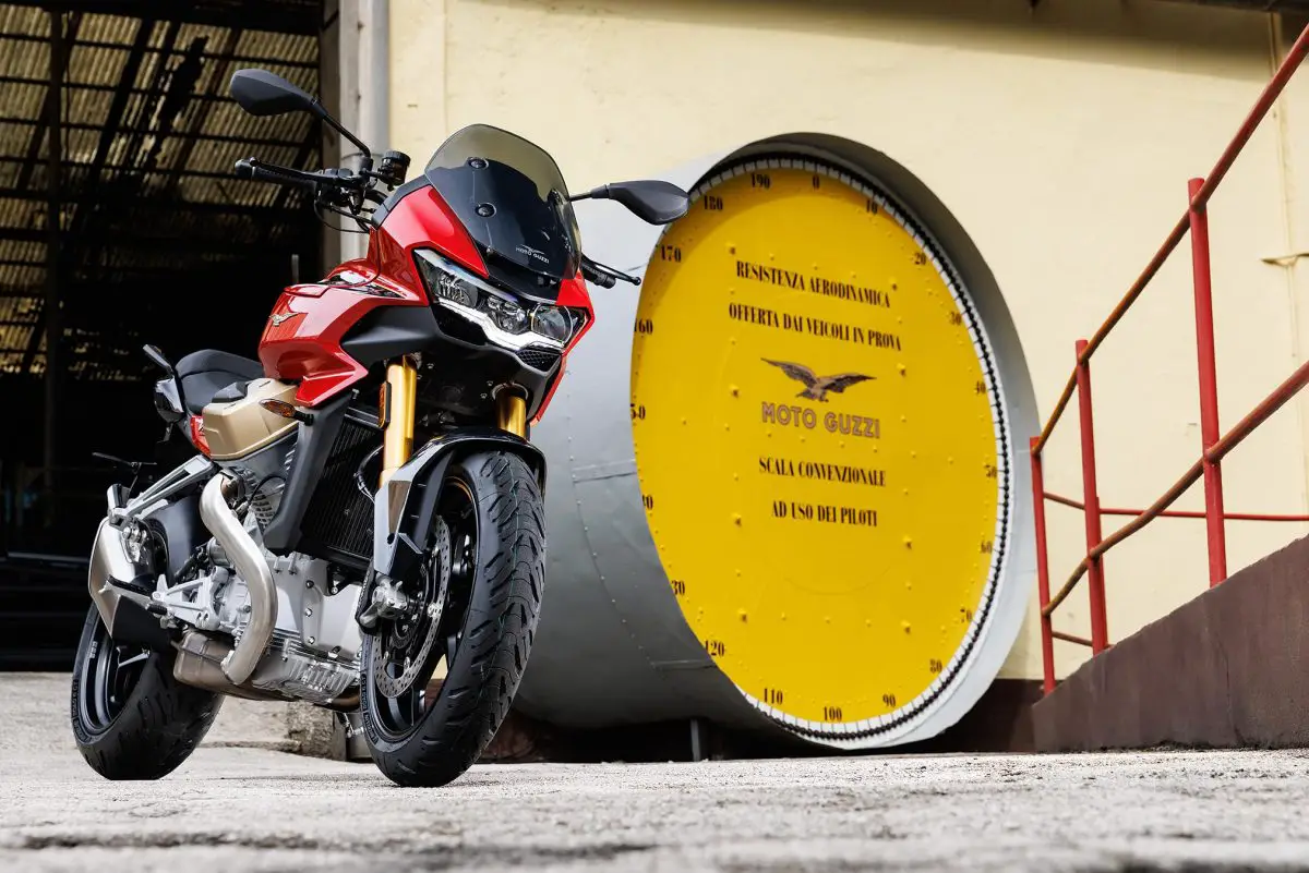 2025 Moto Guzzi V100 Mandello Wind Tunnel