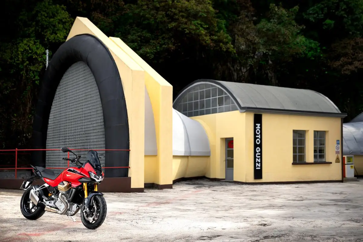 2025 Moto Guzzi V100 Mandello Wind Tunnel