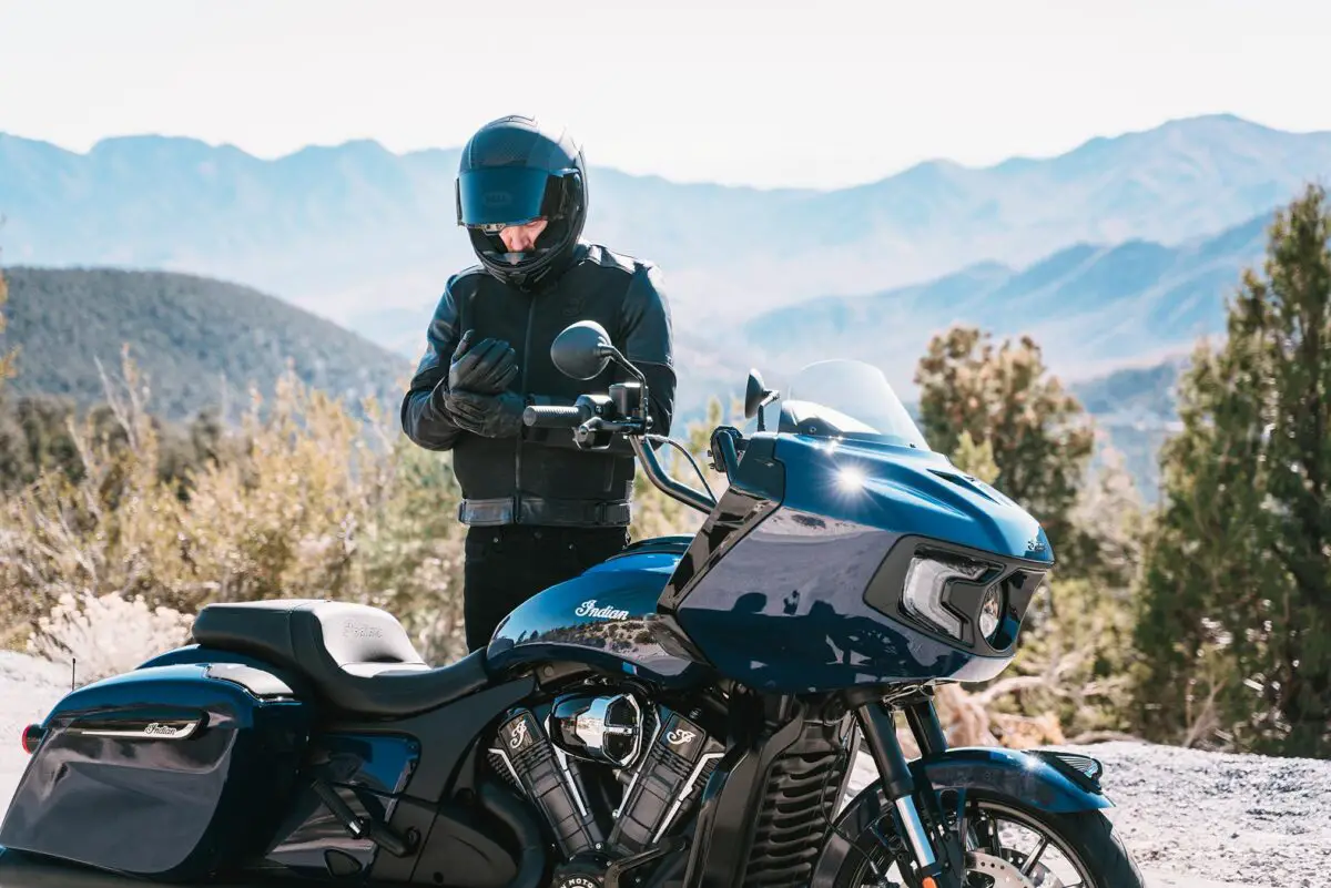 2025 Indian Challenger Dark Horse