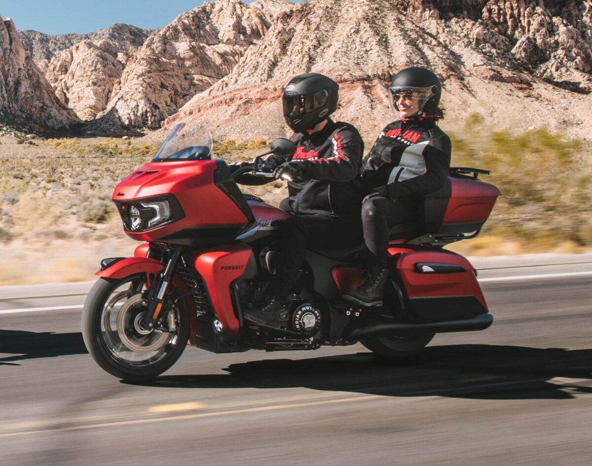 2025 Indian Pursuit Dark Horse