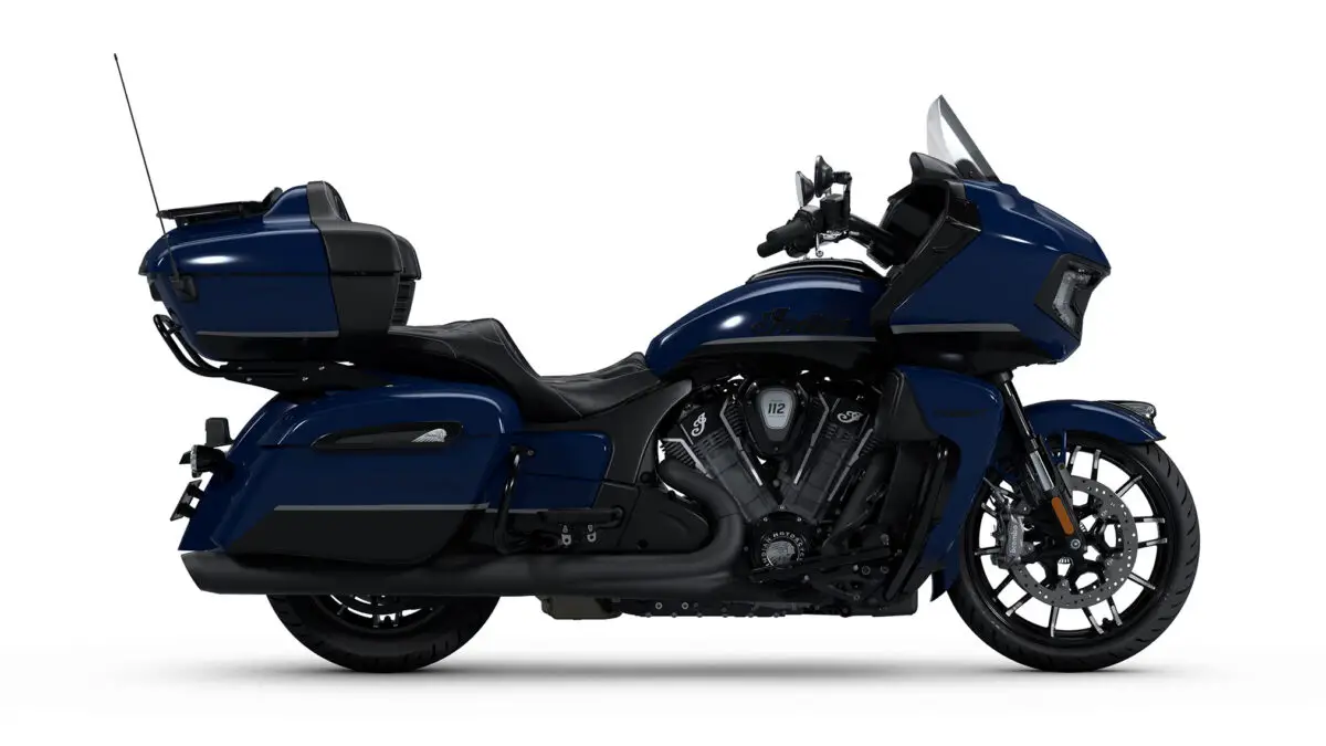 2025 Indian Pursuit Dark Horse