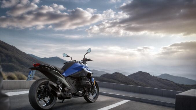 2026 BMW R1300R