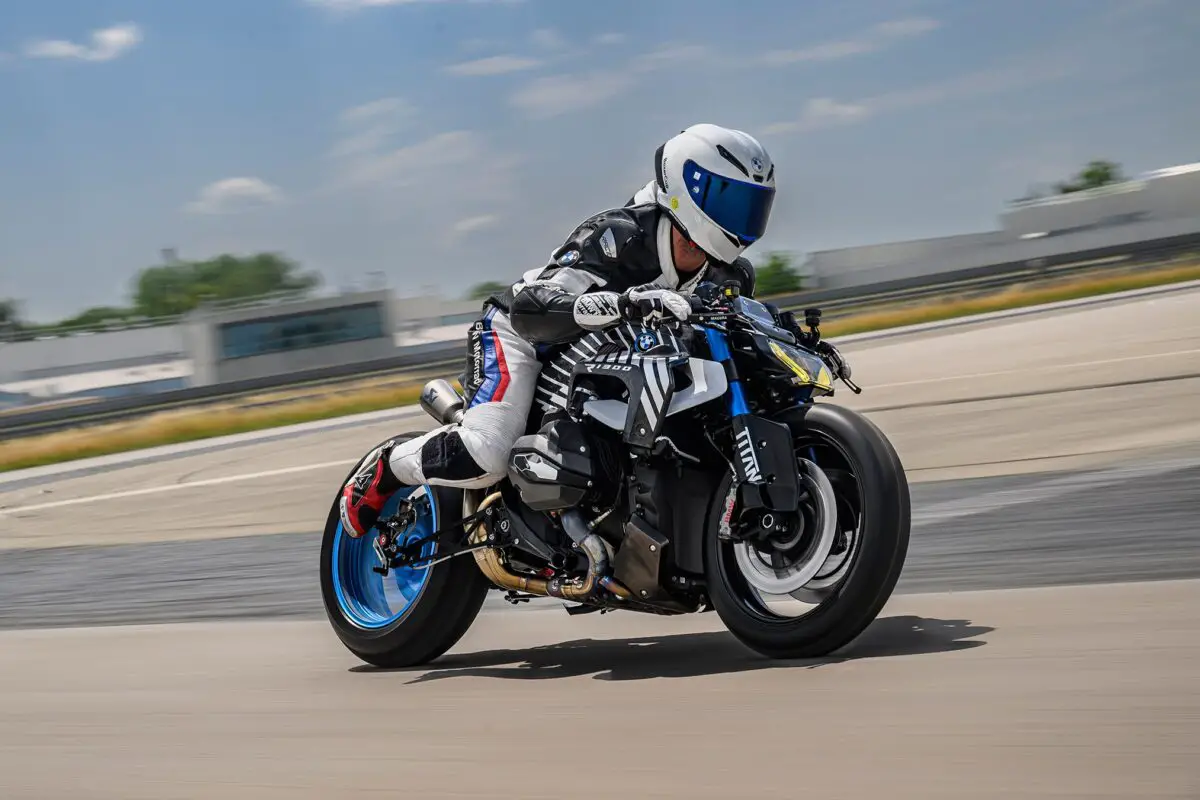 2026 BMW R1300R Titan