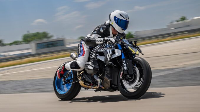 2026 BMW R1300R Titan